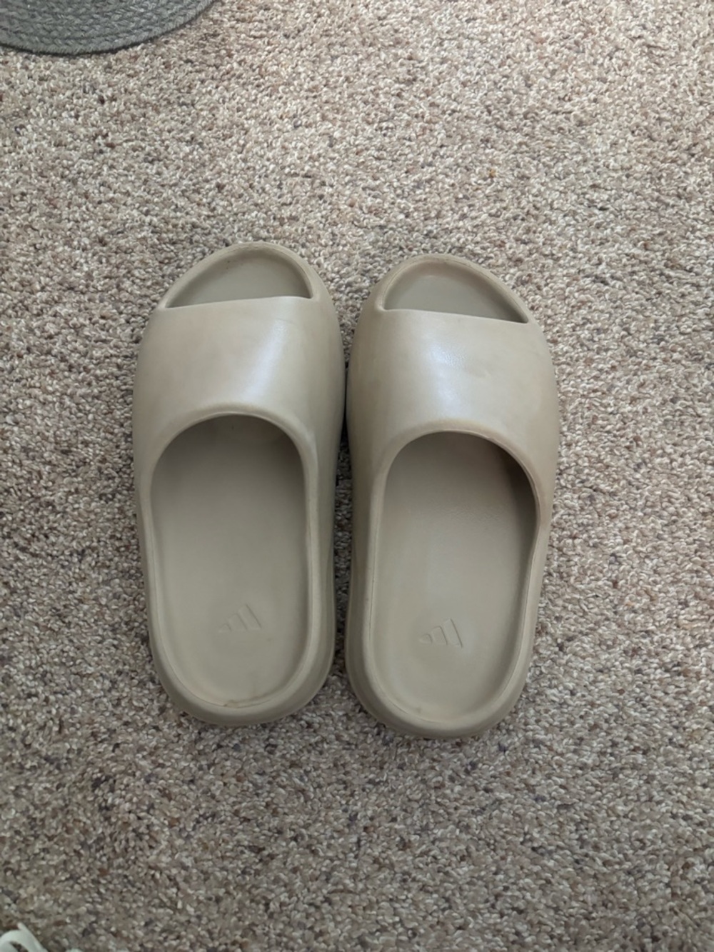 Yeezy Slide in Beige